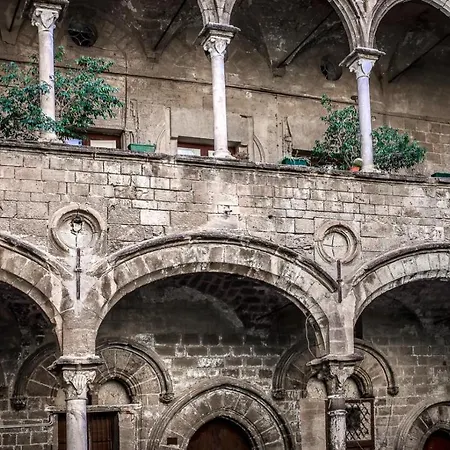 Le Casette Palazzo Ajutamicristo X Holiday home Palermo